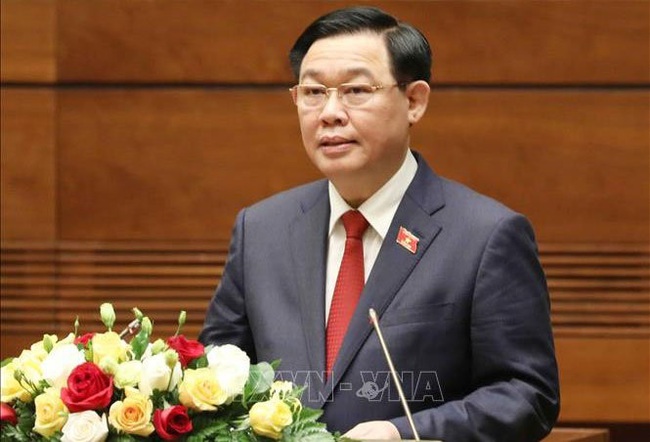 Chairman of the National Assembly Vuong Dinh Hue delivers a speech after taking the oath of office on March 31. (Photo: VNA)