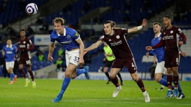 Brighton & Hove Albion's Dan Burn in action with Leicester City's Caglar Soyuncu. (Photo: Pool via Reuters)