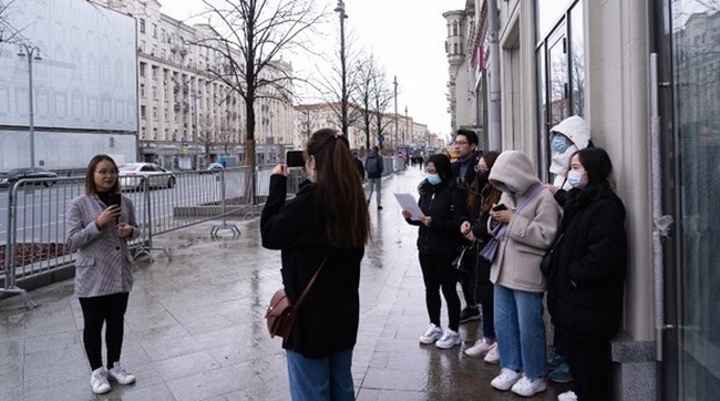 Vietnamese students in Russia make videos about President Ho Chi Minh. (Photo: NDO)