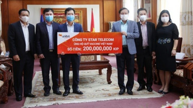 Star Telecom grants LAK200 million to Vietnam’s national COVID-19 vaccine fund (Photo: VOV)