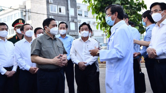 PM Pham Minh Chinh inspects COVID-19 prevention and control in Binh Duong