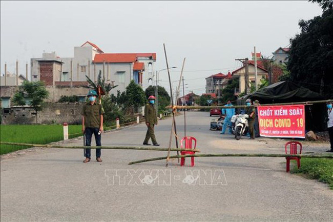 A village under lockdown in Ha Nam province (Photo: VNA)