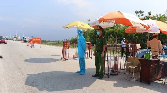 A quarantine checkpoint in Bac Ninh. (Photo: NDO)