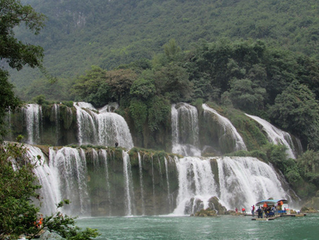 Ban Gioc waterfall in Dam Thuy commune, Trung Khanh district, Cao Bang province. Photo for illustration: baotintuc