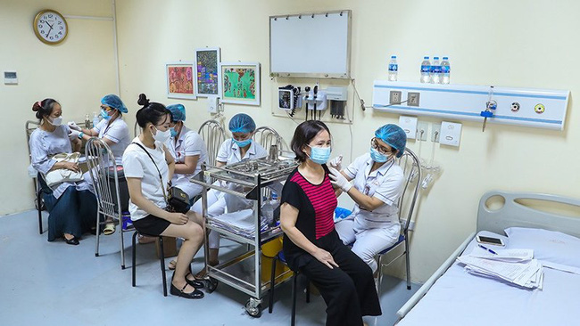 COVID-19 vaccines administered to people at the E General Hospital in Hanoi. Photo: MINH HA