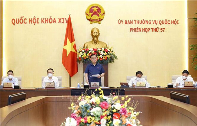 NA Chairman Vuong Dinh Hue speaks at the 57th meeting of the NA Standing Committee on June 14, 2021. (Photo: VNA)