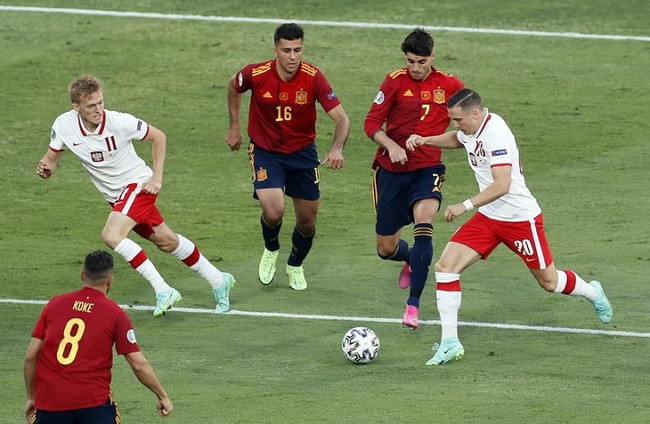 Poland's Piotr Zielinski in action with Spain's Alvaro Morata. (Photo: Reuters)