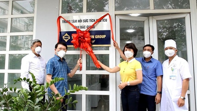 The opening of the Bac Giang ICU centre to treat severe Covid-19 patients