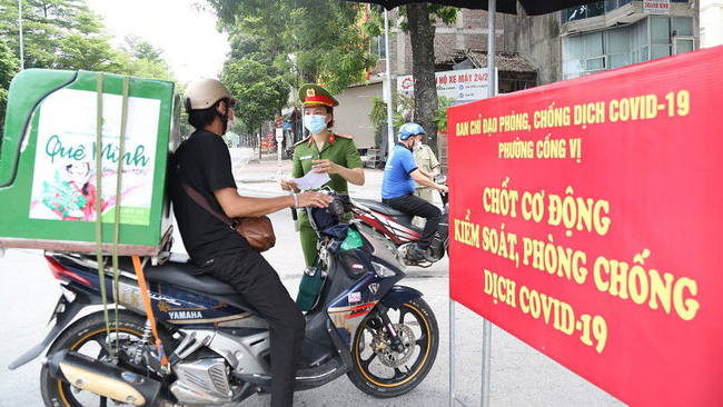 A checkpoint in Ba Dinh District (Photo: Thanh Hai)