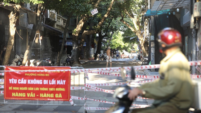 A restricted road in Hanoi (Photo: VNA)