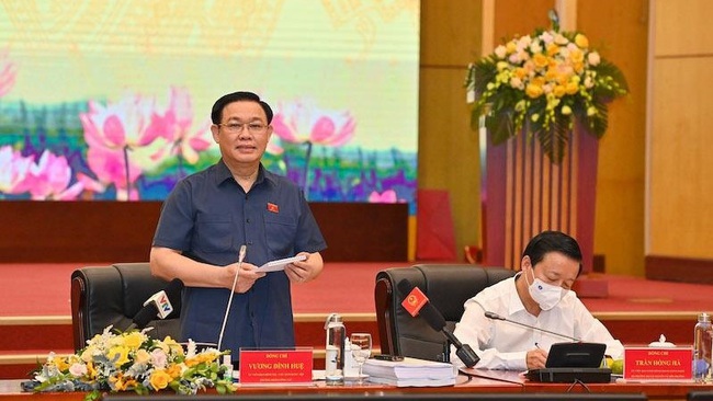 National Assembly Chairman Vuong Dinh Hue speaking at the working session (Photo: NDO/Duy Linh)