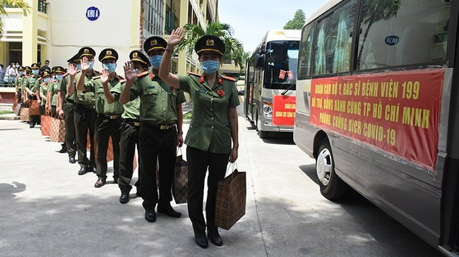 The medical team from Hospital 199 (Ministry of Public Security) set out to support Ho Chi Minh City. (Photo: NDO/Anh Dao)