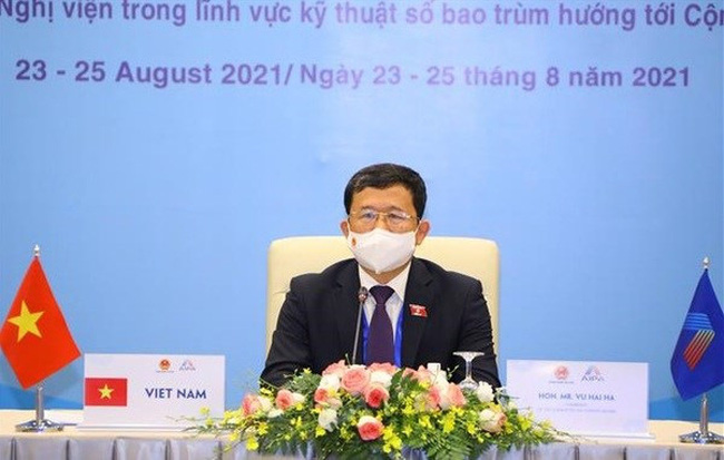 Chairman of the National Assembly (NA) Committee for External Relations Vu Hai Ha attends the meeting. (Photo: VNA)