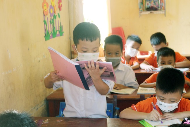 Học sinh Việt Nam: Xem ảnh về Học sinh Việt Nam để hiểu rõ hơn về cuộc sống và hành trình học tập của các em. Những bức ảnh tuyệt đẹp sẽ giúp bạn hiểu rõ hơn về nền giáo dục Việt Nam, văn hóa tập quán của các em học sinh và sự chăm chỉ trong học tập của các em.