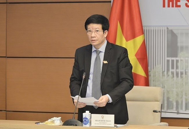 Deputy head of the NA Office Pham Dinh Toan speaks at the event (Photo: quochoi.vn)