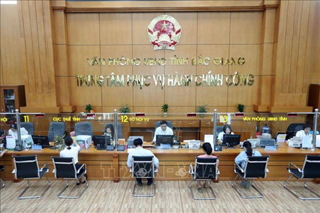 At the Public Service Centre of Bac Giang province. (Photo: VNA)