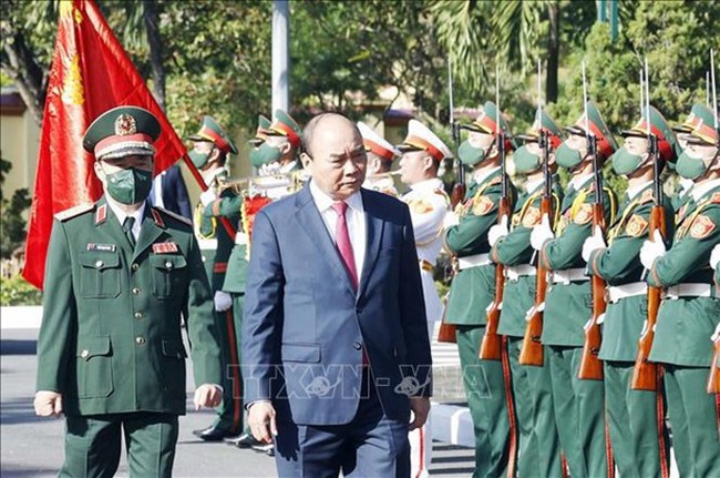 President Nguyen Xuan Phuc at Military Region 5 (Photo: VNA)