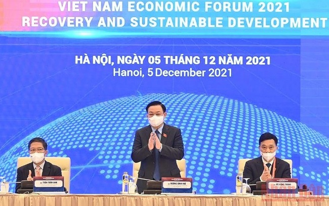NA Chairman Vuong Dinh Hue attends the forum.