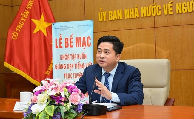 Director of the COVA's Department of Information and Culture Dinh Hoang Linh speaks at the event. (Photo: VNA)