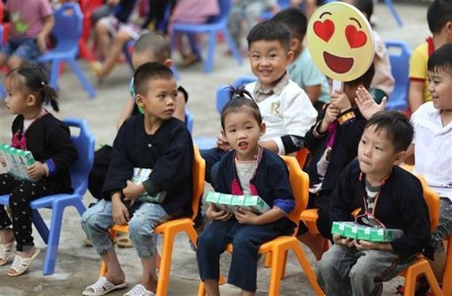 The An Cuong Woodworking JSC will donate 2.5 billion VND to healthcare and education for disadvantaged children in five years. (Illustrative photo: VNA)
