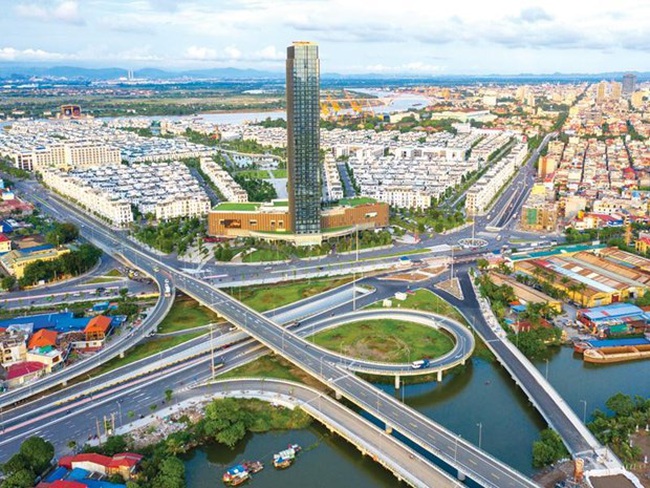 The northern city of Hai Phong attracted more than 1.24 billion USD in foreign direct investment (FDI) in the first nine months of this year. (Photo: VNA)