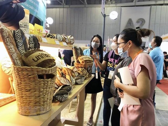 Visitors to Food Ingredients Vietnam 2022 (Fi Vietnam 2022) in Ho Chi Minh City (Photo: VNA)