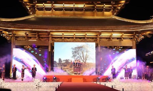 A performance at the closing ceremony of the event. (Photo: VNA)