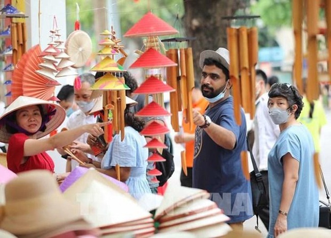 Nearly 983,000 international tourists have visited Hanoi between January and October (Photo: VNA)