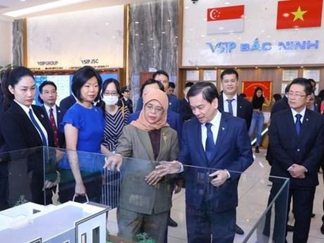 President of Singapore Halimah Yacob visits VSIP Bac Ninh (Photo: VNA)