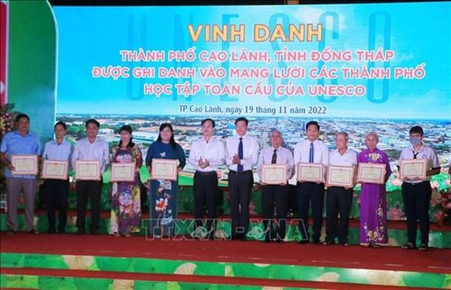 Cao Lanh, the capital city of the Mekong Delta province of Dong Thap, celebrated its membership in the UNESCO Global Network of Learning Cities (GNLC) with a ceremony on November 19. (Photo: VNA)