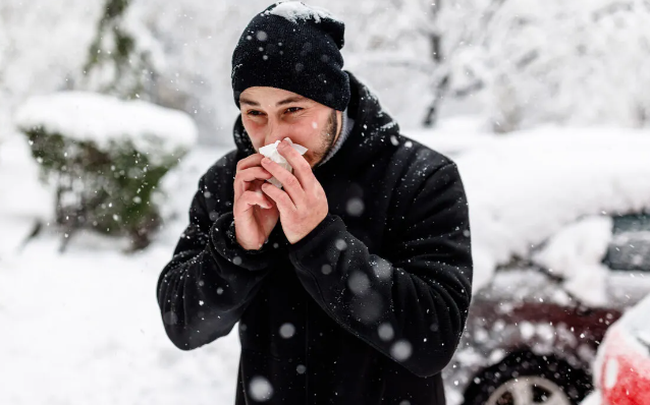 Hình ảnh cảm lạnh và cúm mùa đông sẽ giúp bạn hiểu thêm về cách phòng tránh và chăm sóc sức khỏe trong mùa đông. Với những lời khuyên hữu ích và các biện pháp phòng tránh đơn giản, bạn sẽ có một mùa đông ấm áp và khỏe mạnh hơn.