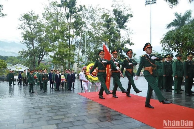 The memorial ceremony held for remains of eight fallen soldiers who sacrificed their lives in the fight to protect the northern border. (Photo: NDO)