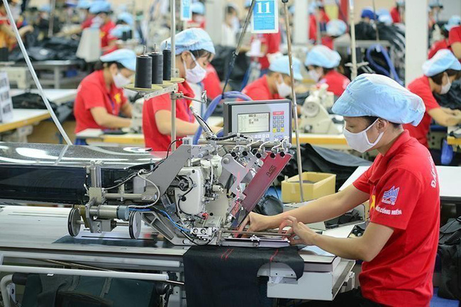 Manufacturing clothes at Garment 10 Corporation. (Photo: Quynh Chi)