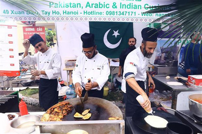 Three chefs from Pakistan at a stall of the festival (Photo: VNA)