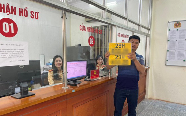 Việc đăng ký xe tại Hà Nội đang được quan tâm nhiều trong thời gian gần đây, đặc biệt tại khu vực 12 quận. Hình ảnh sẽ cho bạn biết đầy đủ thông tin và thủ tục cần thiết để giúp bạn có thể đăng ký thành công xe của mình một cách dễ dàng.