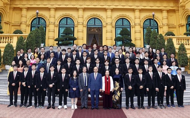 Những học sinh xuất sắc đoạt giải Kỳ thi Olympic và Khoa học kỹ thuật quốc tế năm 2024 đã chứng tỏ được sức mạnh của giáo dục Việt Nam. Những tài năng này sẽ đóng góp rất nhiều vào sự phát triển của đất nước trong tương lai.