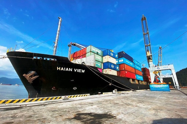 The container ship Hai An View docks at Chan May Port.