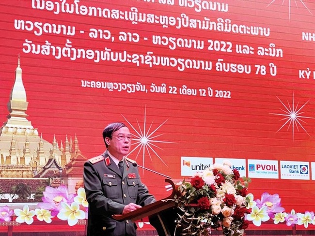 Sen. Lieut. Gen. Luong Dinh Hong, Political Commissar of the National Defence Academy speaks at the exchange programme. (Photo: qdnd.vn)