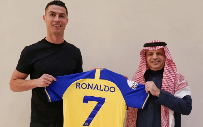 C.Ronaldo, Al Nassr - Hãy xem hình ảnh về C.Ronaldo khi đến với câu lạc bộ Al Nassr. Anh chàng ngôi sao đã mang đến cho đội bóng tinh thần đấu tranh mãnh liệt và khả năng ghi bàn khó tin của mình!