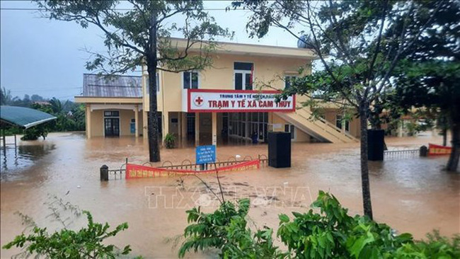 Cam Thuy commune health station in Quang Tri province's Cam Lo district, is submerged by the flood. (Photo: VNA)