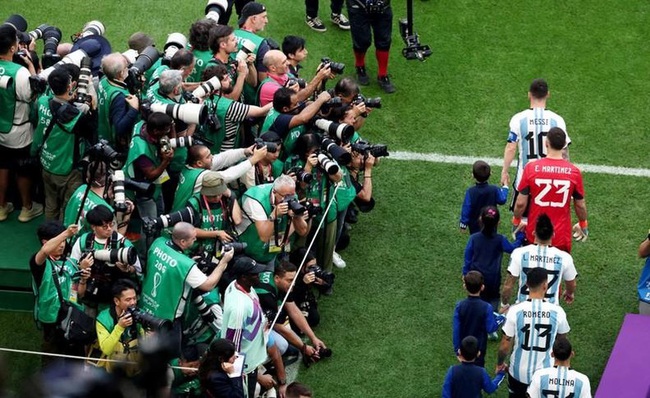 Argentina's Lionel Messi leads teammates onto the pitch before the match with Saudi Arabia. (Photo: REUTERS)