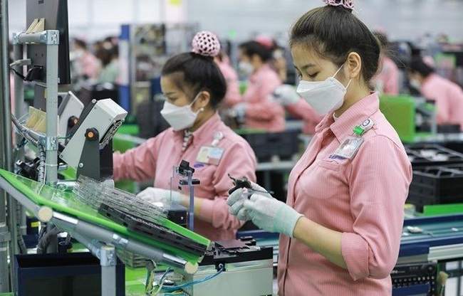 Employees at Samsung Vietnam. (Photo: VNA)