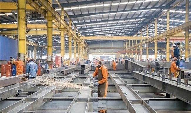 Workers at Dai Dung mechanic, construction and trade JSC in Ho Chi Minh City’s Binh Chanh District. (Photo: VNA)