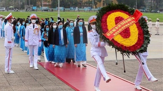 Delegates attending the 13th National Women Congress paid tribute to President Ho Chí Minh at his mausoleum on March 9 ahead of the congress’s preparatory session.