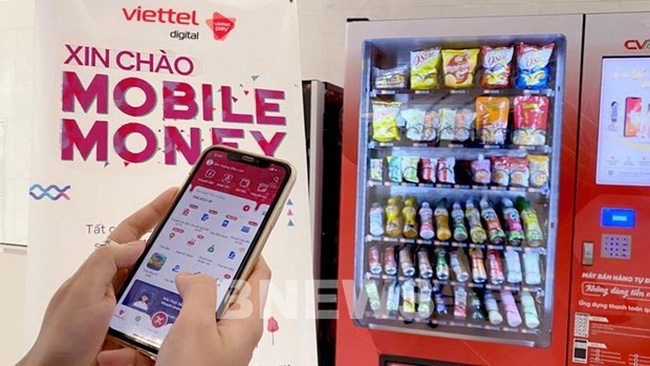 Over 463,000 users of Mobile Money service reported nationwide (Photo: VNA)
