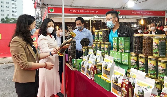 A booth showcasing products at a fair held in Hanoi's Thanh Tri district