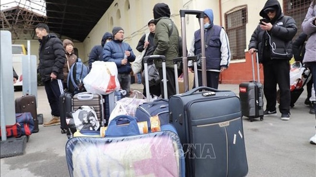 Vietnamese embassy in Germany works hard to support Vietnamese evacuees from Ukraine. (Photo: VNA)