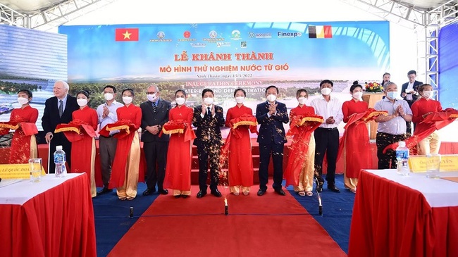 The ceremony to inaugurate the water-by-wind project (Photo: Nong nghiep Viet Nam)