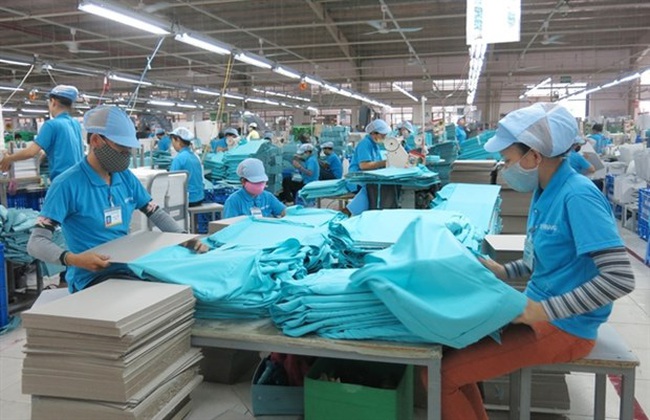 Workers in a factory of Vietnam (Photo: nangluongsachvietnam.vn)