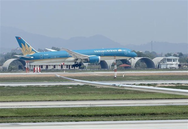 At Noi Bai airport (Photo: VNA)